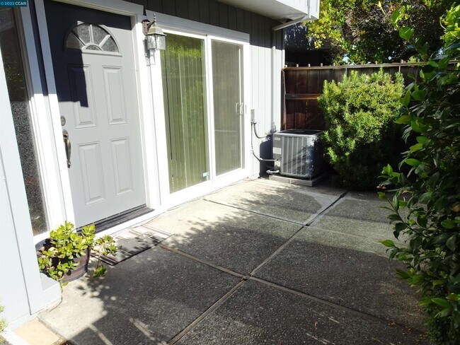 Building Photo - 729 Tampico Pl