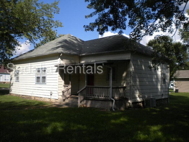 Building Photo - Big yard with shed and all appliances