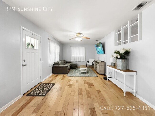 Building Photo - 10904 Temple Ave