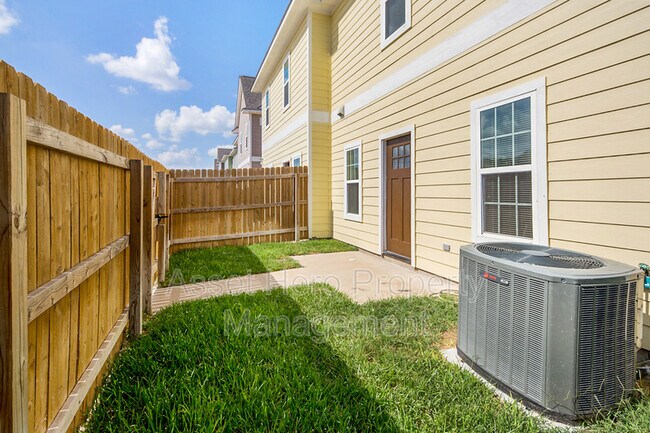 Building Photo - 1130 Oney Hervey Dr
