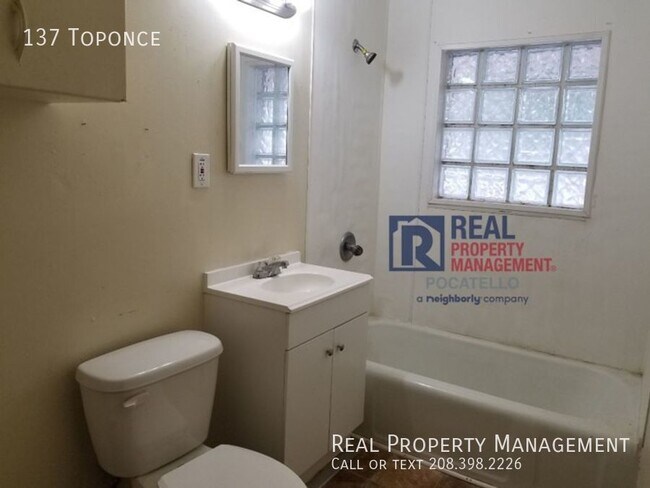 Building Photo - Cozy 3 bed/ 1 bath duplex