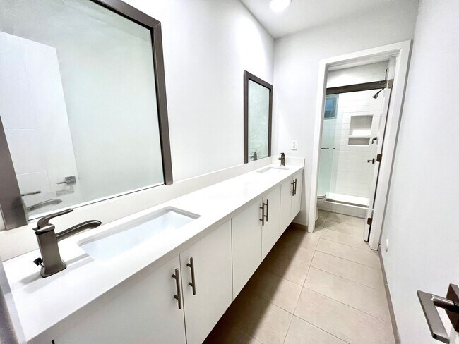 Foto del edificio - Santa Monica - Luxury Townhome w/ Loft!  (...