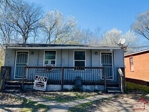 Building Photo - 517 N Hawthorne St