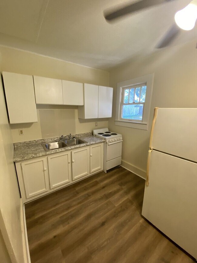Building Photo - 1 Bedroom 1 bath Leesburg
