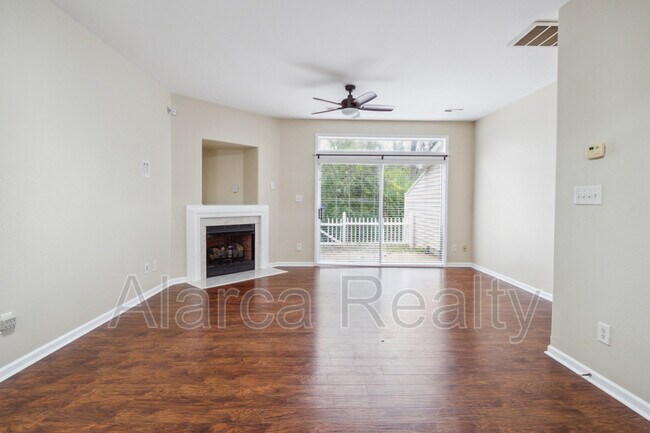 Foto del edificio - 1711 Holliford Ct