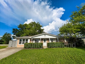 Building Photo - 215 S Kimbrel Ave
