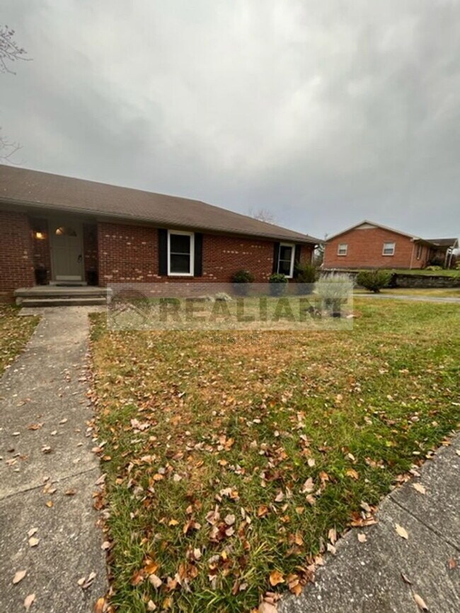 Building Photo - 118 Robin Rd