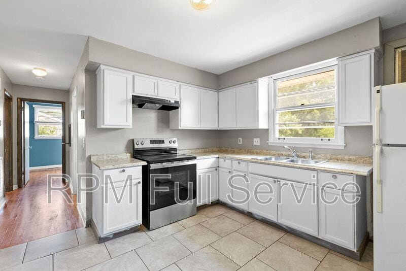 Primary Photo - 3127 Larkspur Dr