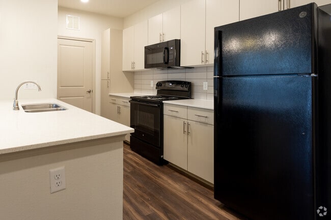 2BR, 2BA - 975SF - Pathways at Goodrich Place