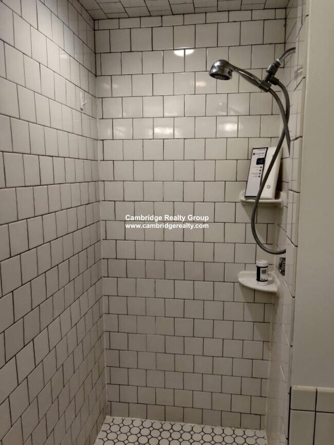 Foto del edificio - 3 bedroom in East Cambridge MA