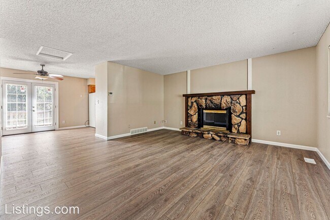 Foto del edificio - 3 br, 3 bath House - 1380 South St