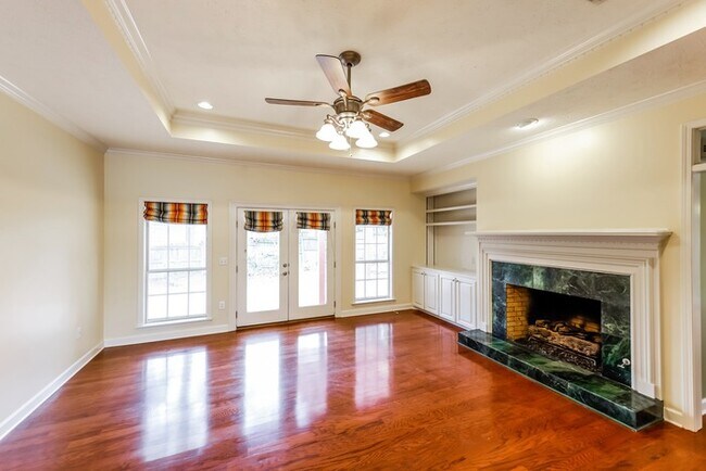 Foto del edificio - Exquisite 4-Bedroom in Brandon