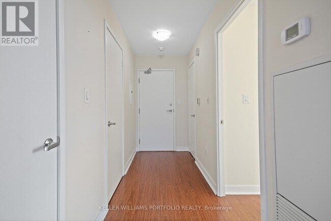 Photo du bâtiment - 705-4k Spadina Ave.