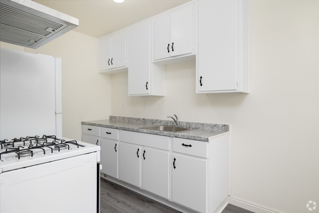 1 dormitorio, 1 baño - 600 pies cuadrados - Cocina - 549 S Mathews St