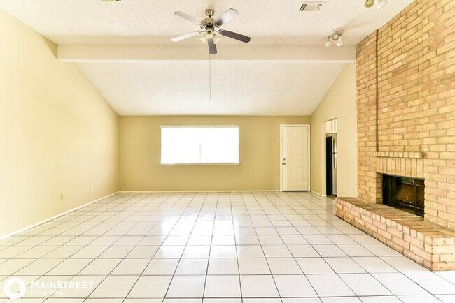 Building Photo - 16319 N Trail Dr, Houston, TX 77073