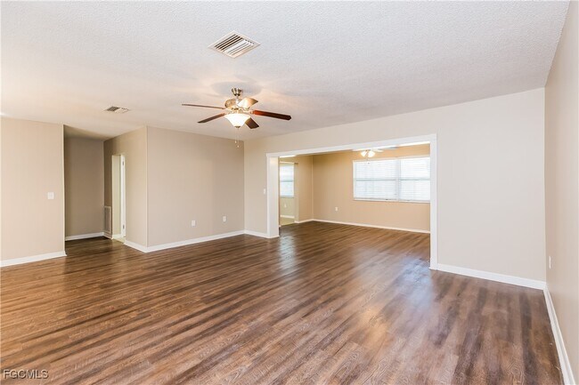 Building Photo - 251 Redwood Rd