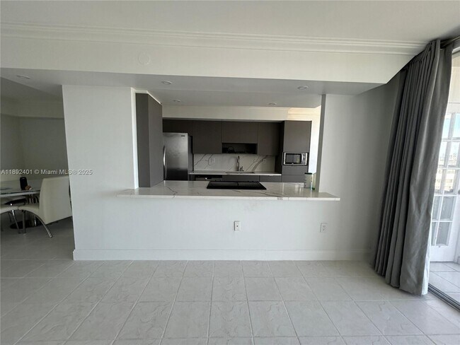 Foto del edificio - 18021 Biscayne Blvd