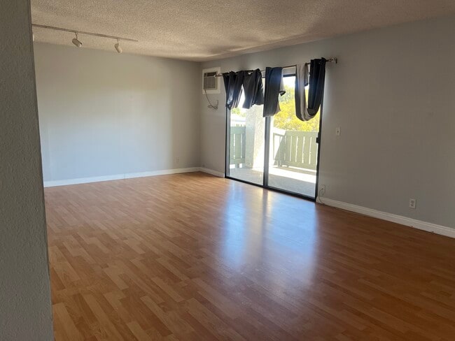 Building Photo - 4515 California Ave