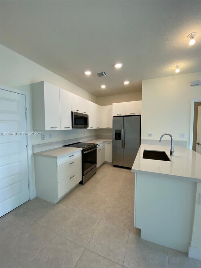 Building Photo - 8373 Central Park Blvd