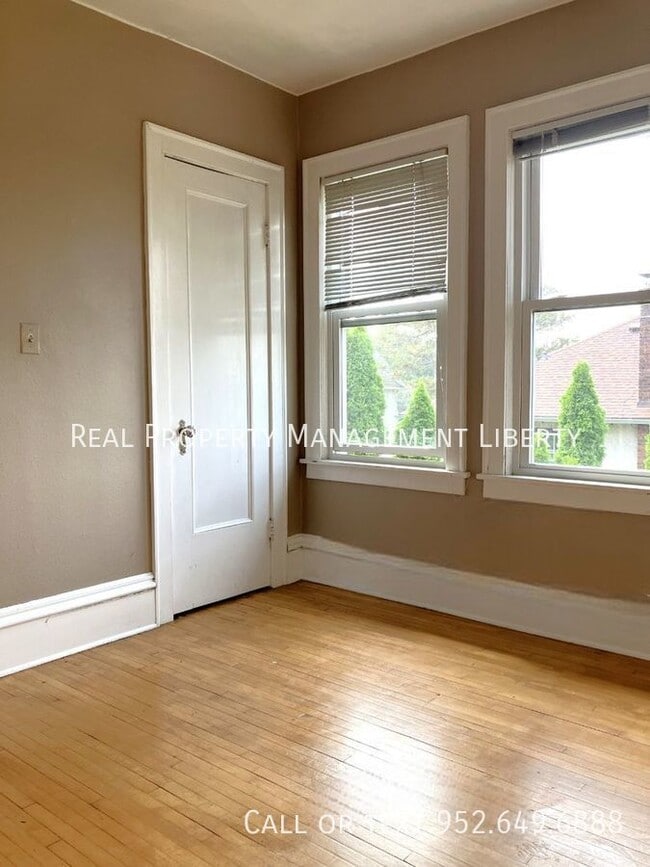 Building Photo - 2309 Buchanan St NE