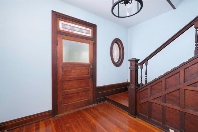 Building Photo - 735 E University Ave