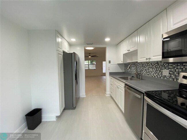 Building Photo - 33 Abbey Ln