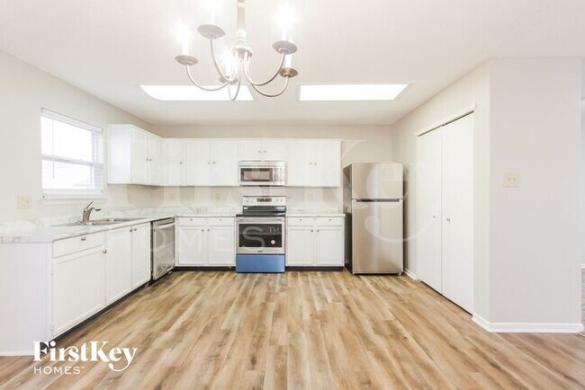 Building Photo - 6633 Sonesta Dr