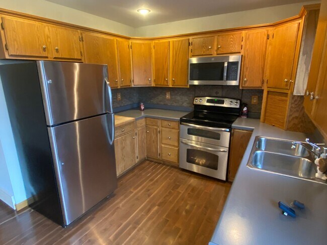 Foto del edificio - 3-Bedroom, 3-Full Bath Single Family Home with Amazing City Views