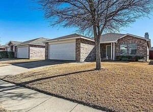 Building Photo - 2236 White Pine Dr