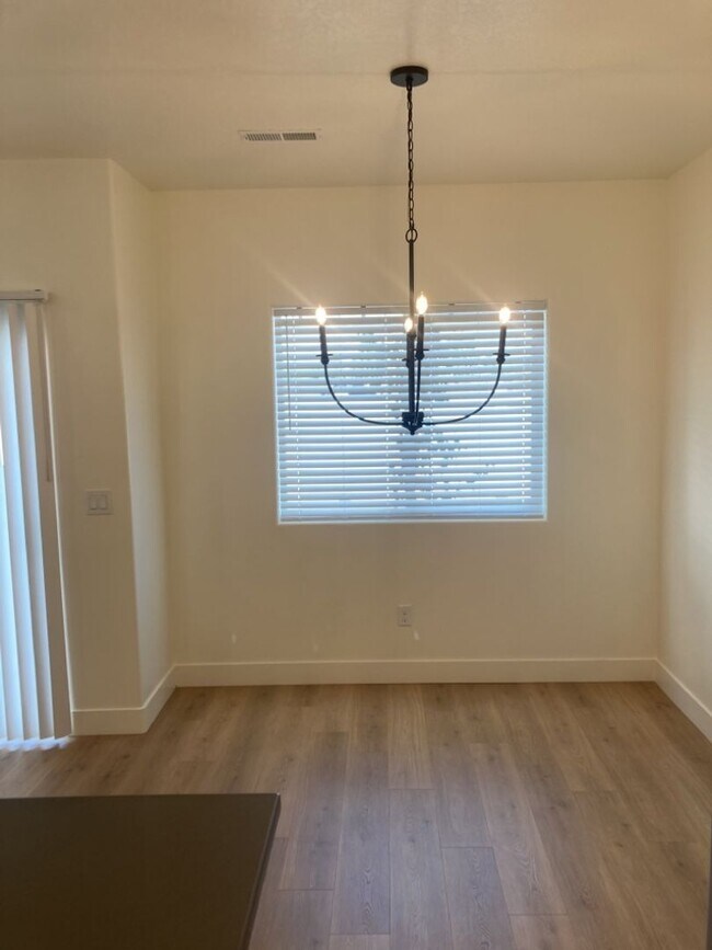 Foto del edificio - 3 Bed - 2.5 Bath, Newer Construction, Larg...