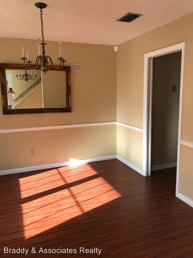 Building Photo - 4 br, 2.5 bath House - 1131 Jamaica Road East