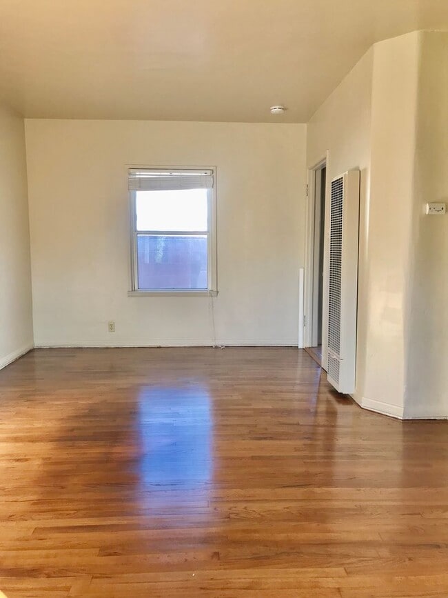 Building Photo - 2107 W Carson St