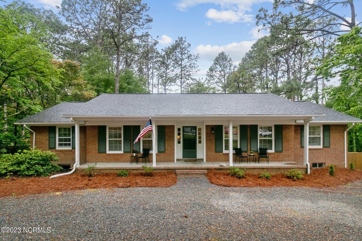 Foto principal - 450 Crestview Rd