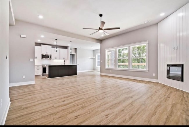 Building Photo - 24 S Cheshnut Dr