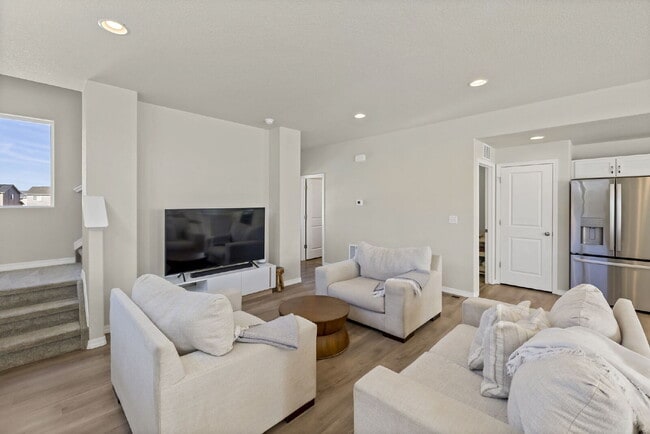 Building Photo - Spacious 3 Bed in Ventana – Open Layout, Fenced Backyard, Community Pool & Gym