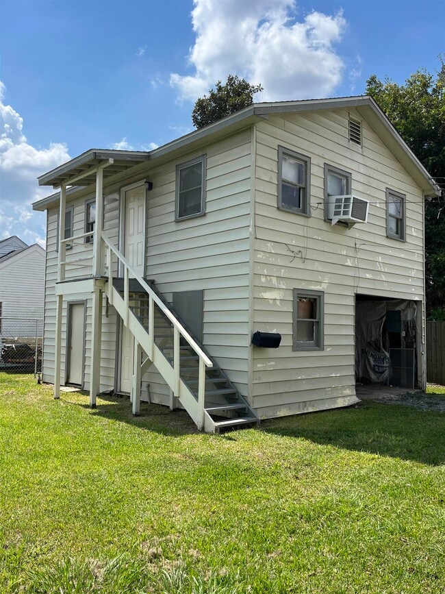 Building Photo - 720 Live Oak St