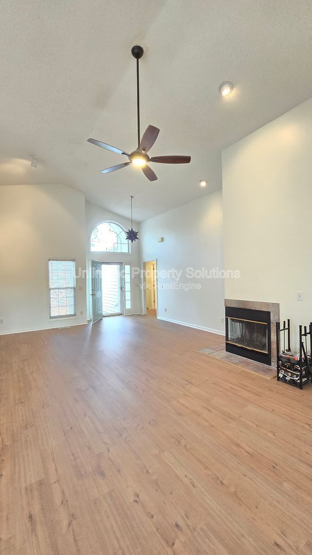 Photo - 426 Lansdowne Rd House