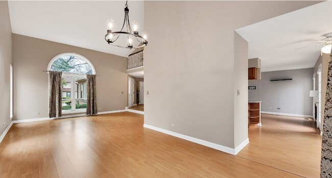 Building Photo - 32 Ascot Cir