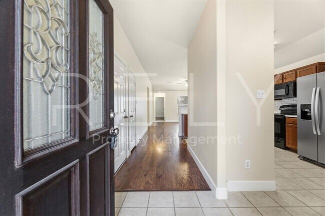 Building Photo - 356 Housefinch Loop