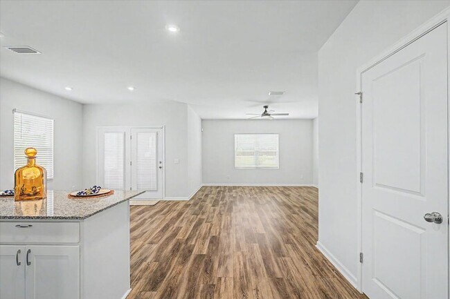 Building Photo - 783 Longleaf Dr