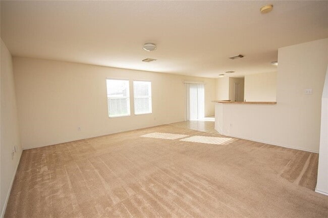 Foto del edificio - 310 Falling Pine Dr