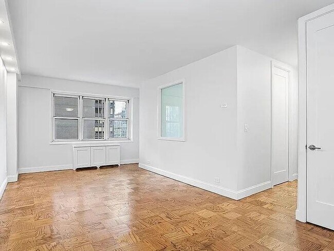 Foto del edificio - 159 W 53rd St
