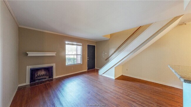 Building Photo - 904 University Oaks Boulevard Unit 78