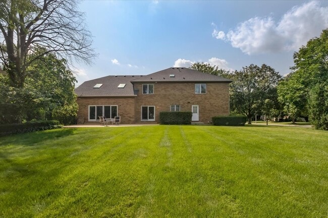 Building Photo - 1055 Knollwood Ln