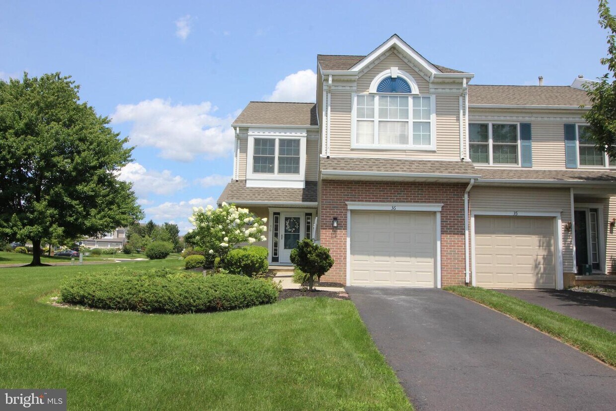 36 Honey Locust Ln, Newtown, PA 18940 Townhome Rentals in Newtown PA