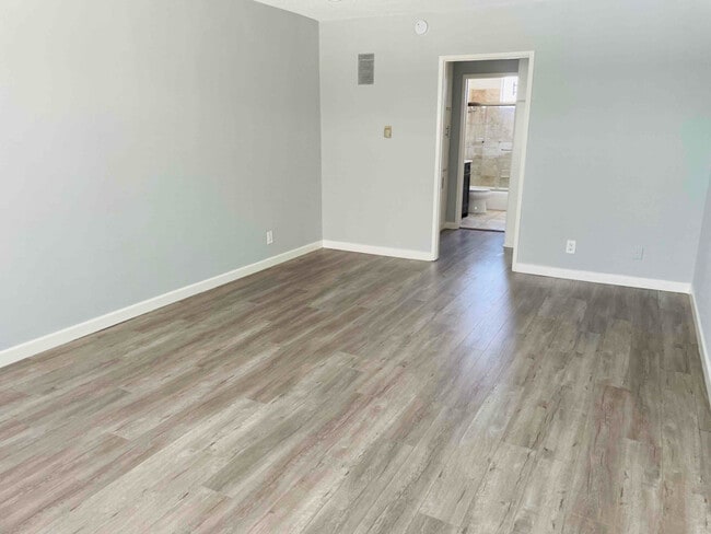 Photo - 2020 Preuss Rd Apartment