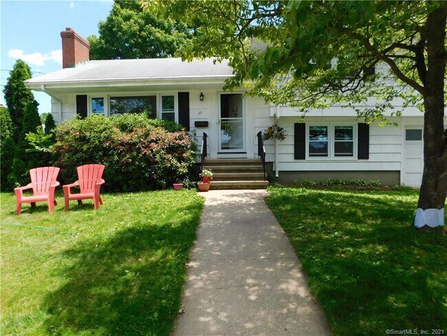 Building Photo - 15 Edgemere Rd