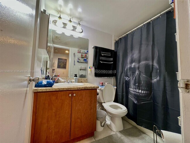 Foto del edificio - 18810 NW 57th Ave