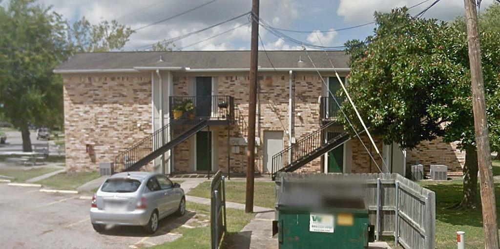 704 W Division St, Edna, TX 77957 Room for Rent in Edna, TX