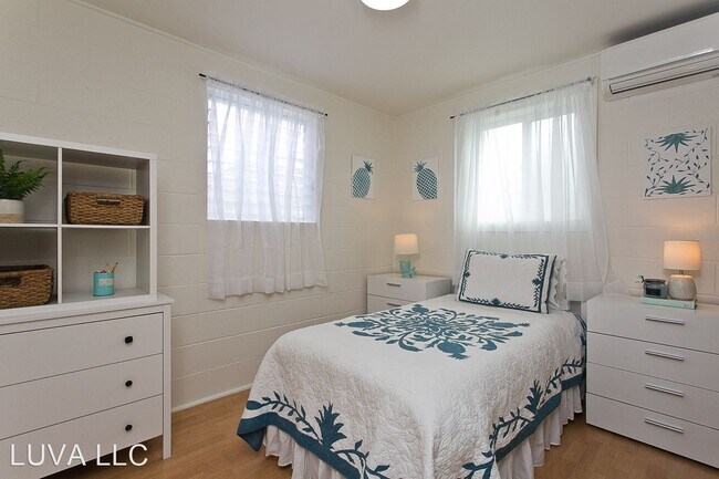Building Photo - 3 br, 1 bath House - 210 Kaelepulu Drive